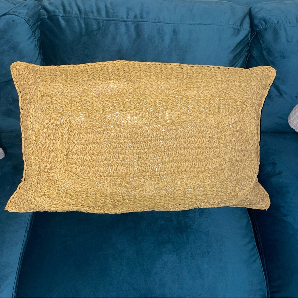 Pottery Barn Knit Paper Crochet Lumbar Pillow Cover 16" x 26" Beige Tan 2010 NWT